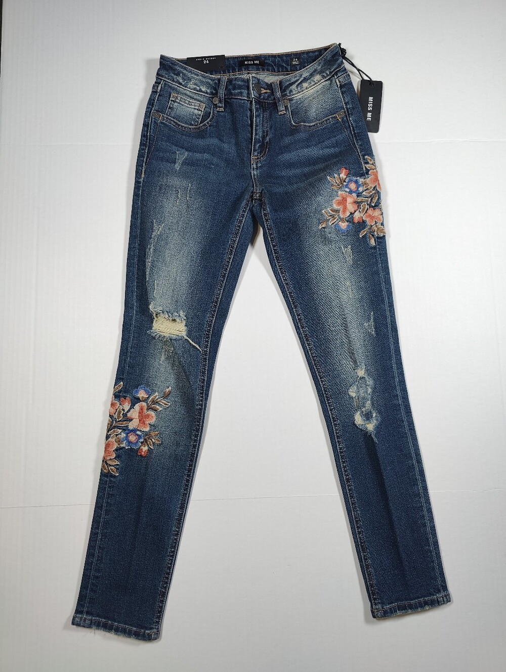 NWT Miss Me Medium Wash Floral Embroidered Distressed Ankle Skinny Jeans Size 24